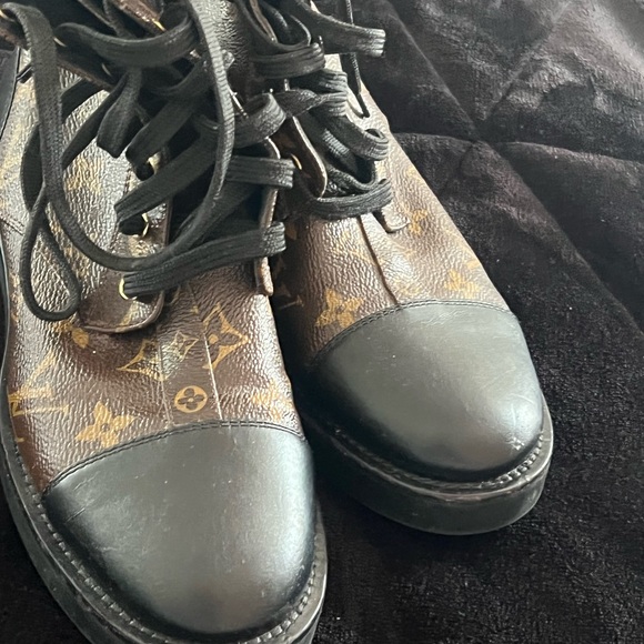 Authentic Louis Vuitton boots - Picture 3 of 4